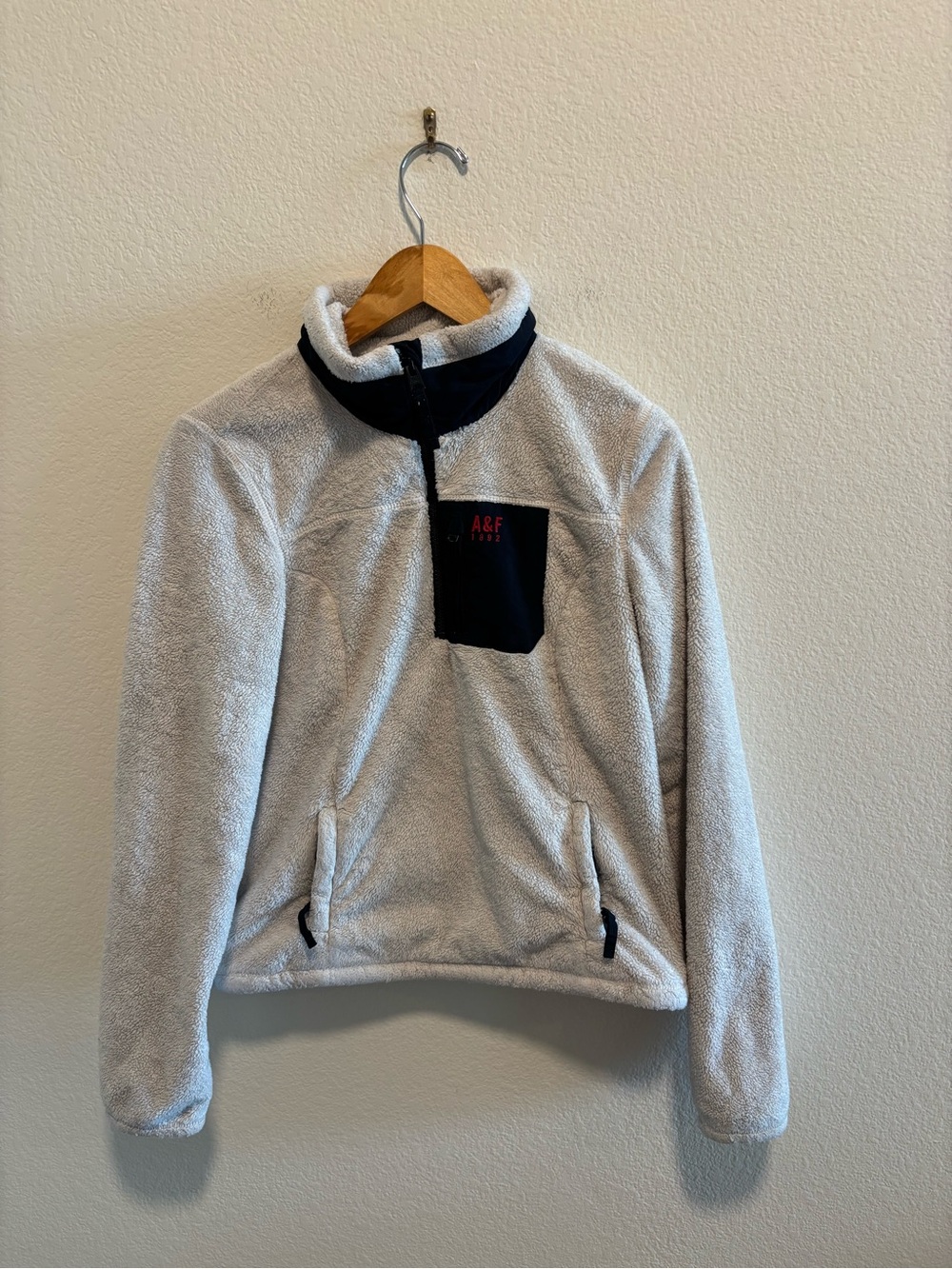 Abercrombie & Fitch Women’s Cozy Fleece Quarter Zip in off white